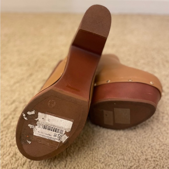 Platform clogs by BAMBOO. Vegan 🌱 size 7.5! Purchased from a local boutique. - Picture 7 of 7